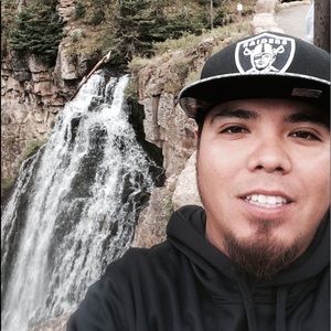 Meet your Posher, Carlos